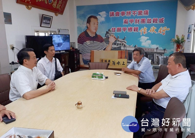 雲林縣警察局長黃勢清為深入了解縣內治安、交通工作,積極拜會地方民代及仕紳,探詢轄區民意取得基礎後盾。(記者陳昭宗拍攝)