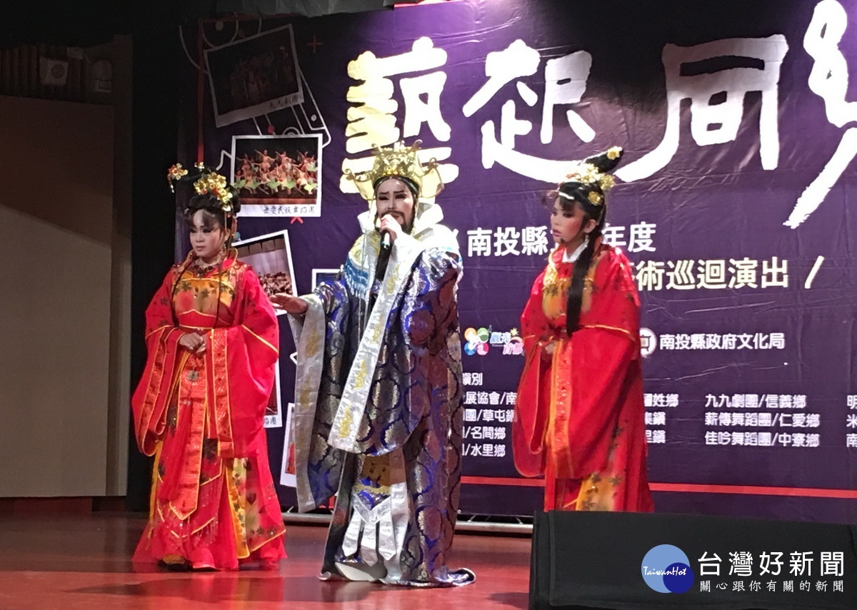 明珠女子歌劇團將要上演真假牡丹。(記者扶小萍攝)