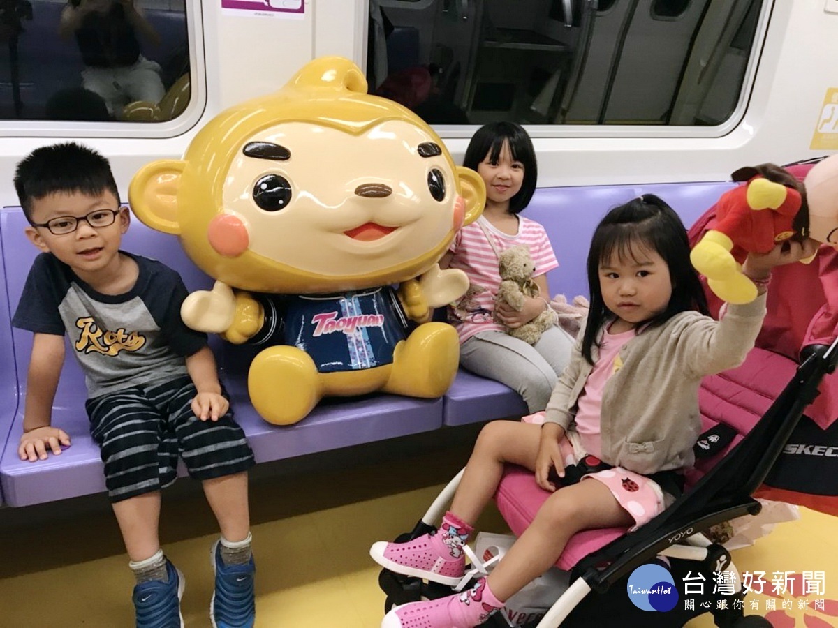 超萌ㄚ桃園哥彩繪列車推出後,吸引許多小大朋友的熱愛,掀起追車風潮。