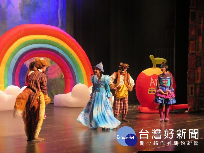 桃園市環保局力邀金曲歌王謝銘祐與「蘋果劇團」，推出環境教育親子劇《大地之聲》
