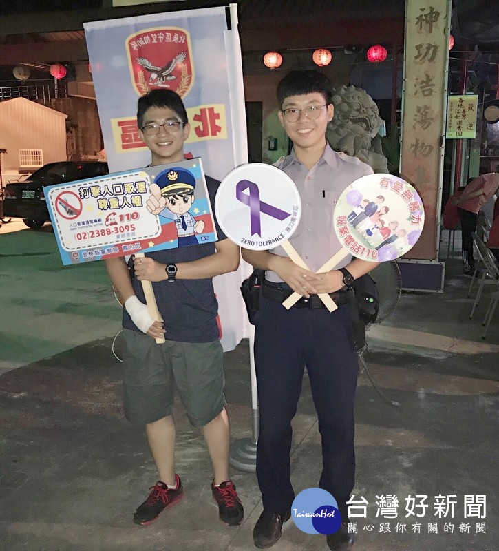 北港警方結合社區守望相助隊辦理治安座談,除宣達防毒打詐及交通安全與暑期青春專案,亦呼籲關懷身邊弱勢族群。(記者陳昭宗拍攝)