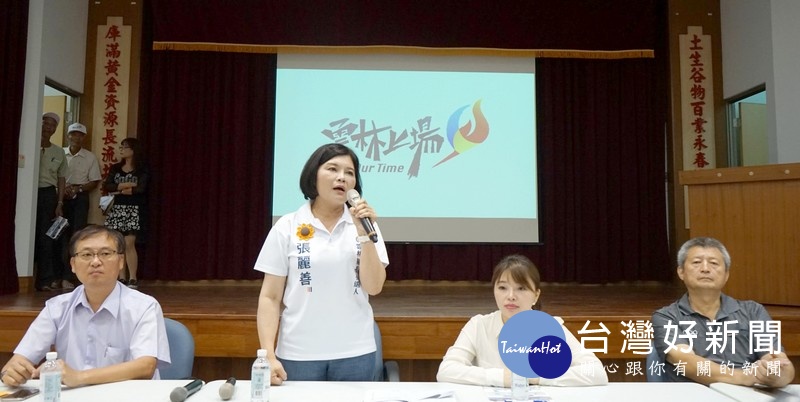 縣長參選人張麗善質疑雲林縣府徵收水井規費及敬老金等不實政策,希望鄉親相挺為雲林。(記者陳昭宗拍攝)