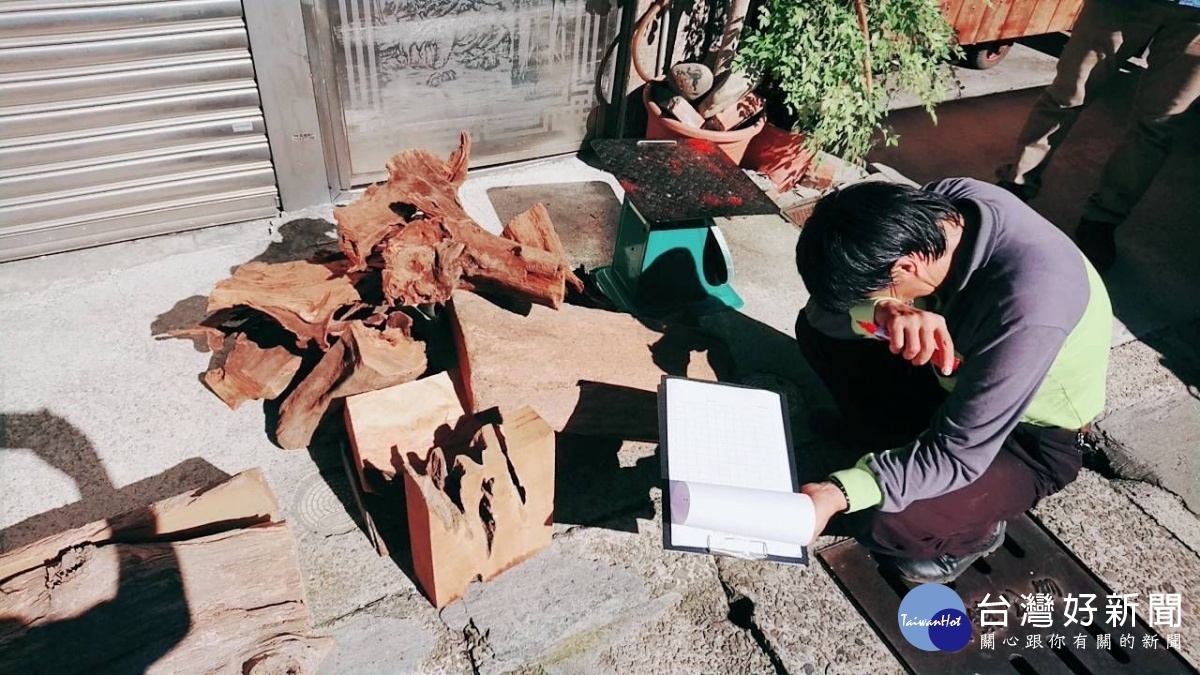 為有效遏制黑道幫派分子蠢動,防止槍擊案件發生,桃警安居封城掃蕩不法,確保青少年平安過暑假。