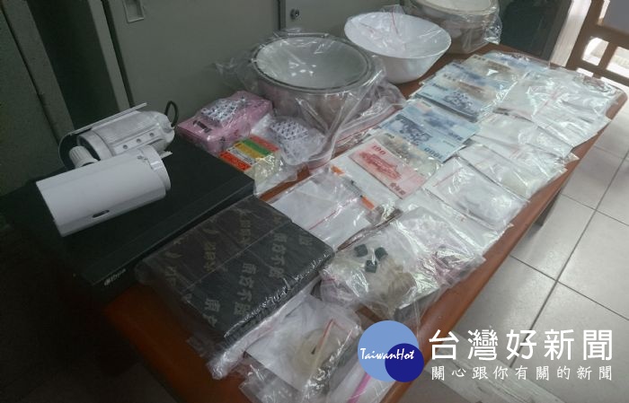 為有效遏制黑道幫派分子蠢動,防止槍擊案件發生,桃警安居封城掃蕩不法,確保青少年平安過暑假。