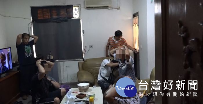 為有效遏制黑道幫派分子蠢動,防止槍擊案件發生,桃警安居封城掃蕩不法,確保青少年平安過暑假。