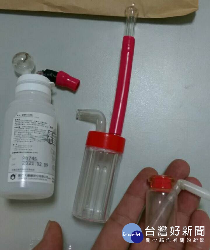 迷你吸食器及感冒藥吸食器。