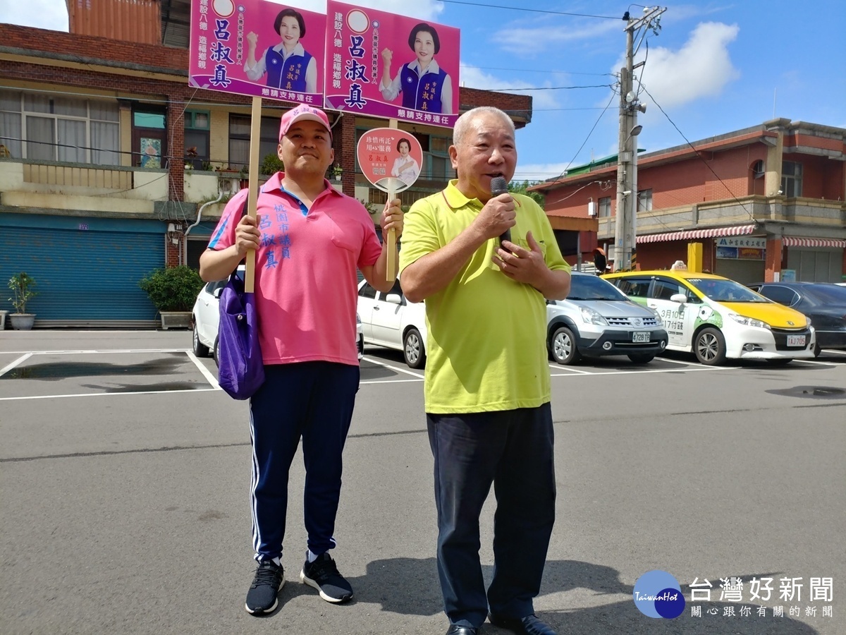 愛心米列車抵八德指玄宮 市議員參選人捐米展愛心(指玄宮主委邱創漢致詞感謝藍天志工團)