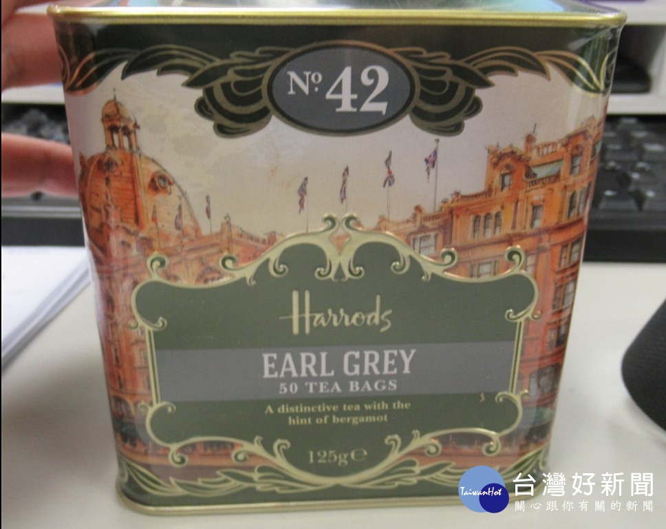 新光三越百貨進口自肯亞的Harrods新傳統42號伯爵茶茶包,因被檢出殘留農藥超標,所以75公斤貨品被食藥署退運或銷毀,未流入至市面上。(圖/衛福部食藥署)