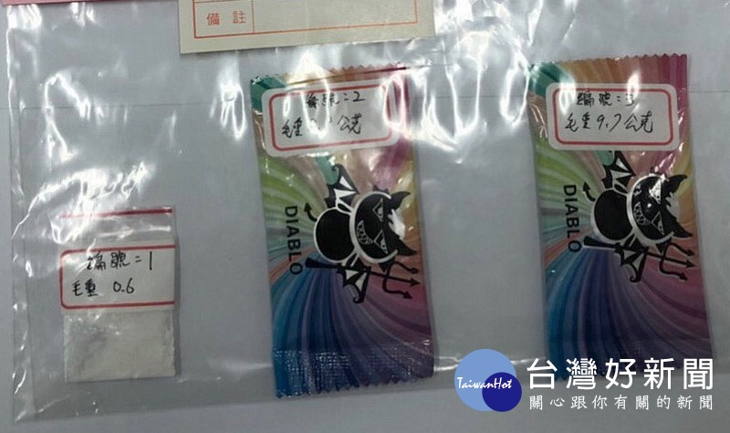 男子行跡鬼祟遭警方攔查,由於車內飄散濃濃K味,遂坦承吸食毒品K它命,更起獲毒咖啡包等違禁品,依法送辦。(記者陳昭宗拍攝)