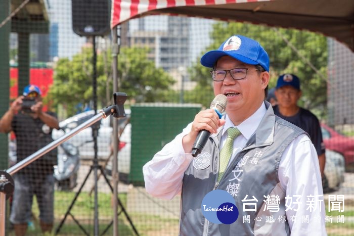 鄭市長表示,期勉大家全力以赴、以球會友、切磋球技,打出最好的成績。