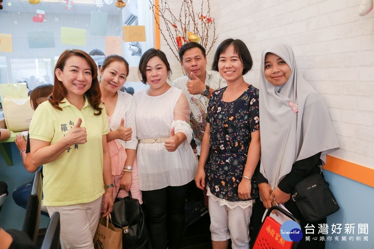 議員羅美玲(左一)關心新住民姐妹權益,常舉辦相關活動。