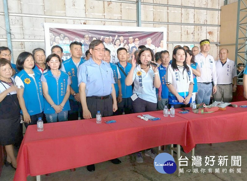 斗六市長謝淑亞、雲林縣前副縣長張清良、國民黨雲林縣黨部主委許宇甄等力挺張麗善,座談會中與鄉親博感情。