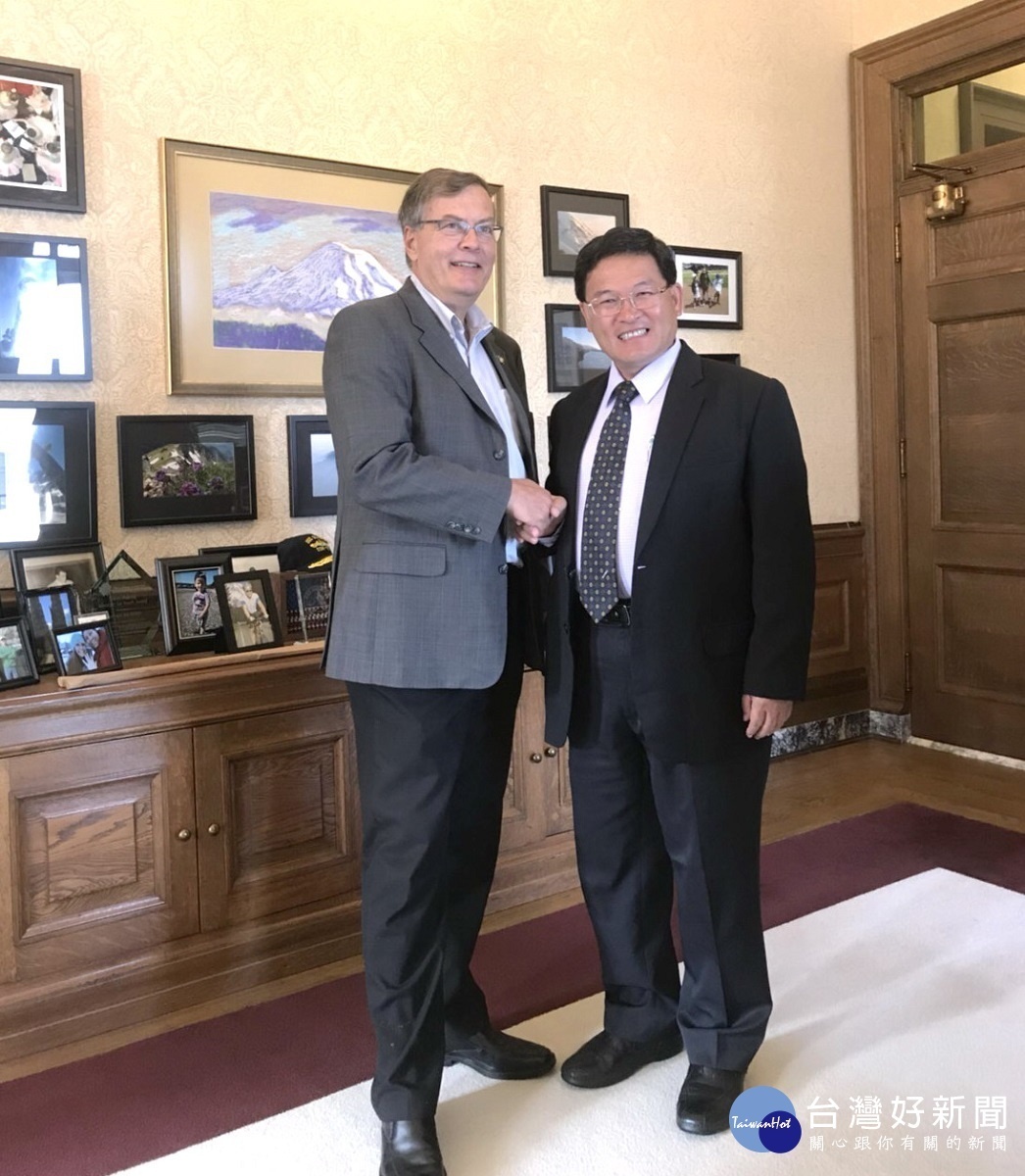 邱市長拜會美國華盛頓州州政府和州長機要秘書Schuyler F Hoss相見歡。圖/彰化市公所提供