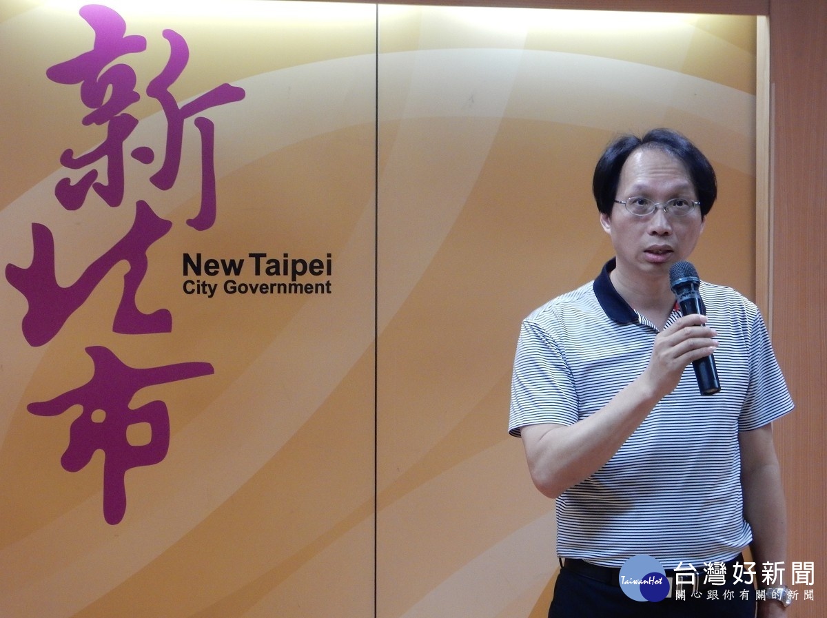新北市衛生局2日舉行記者會,副局長許朝程指出,5月起即分階段進行冰品飲冰品(塊)抽驗專案,發現土城區芋頭大王的綠豆牛奶冰生菌數(圖/記者黃村杉攝)