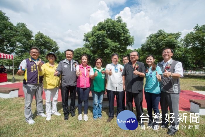 鄭市長表示，希望以小小的綠洲，提供市民大大的方便，也增加市民的幸福感。