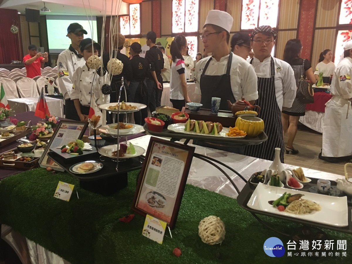 大專生組菜色具創意也美味。(記者扶小萍攝)