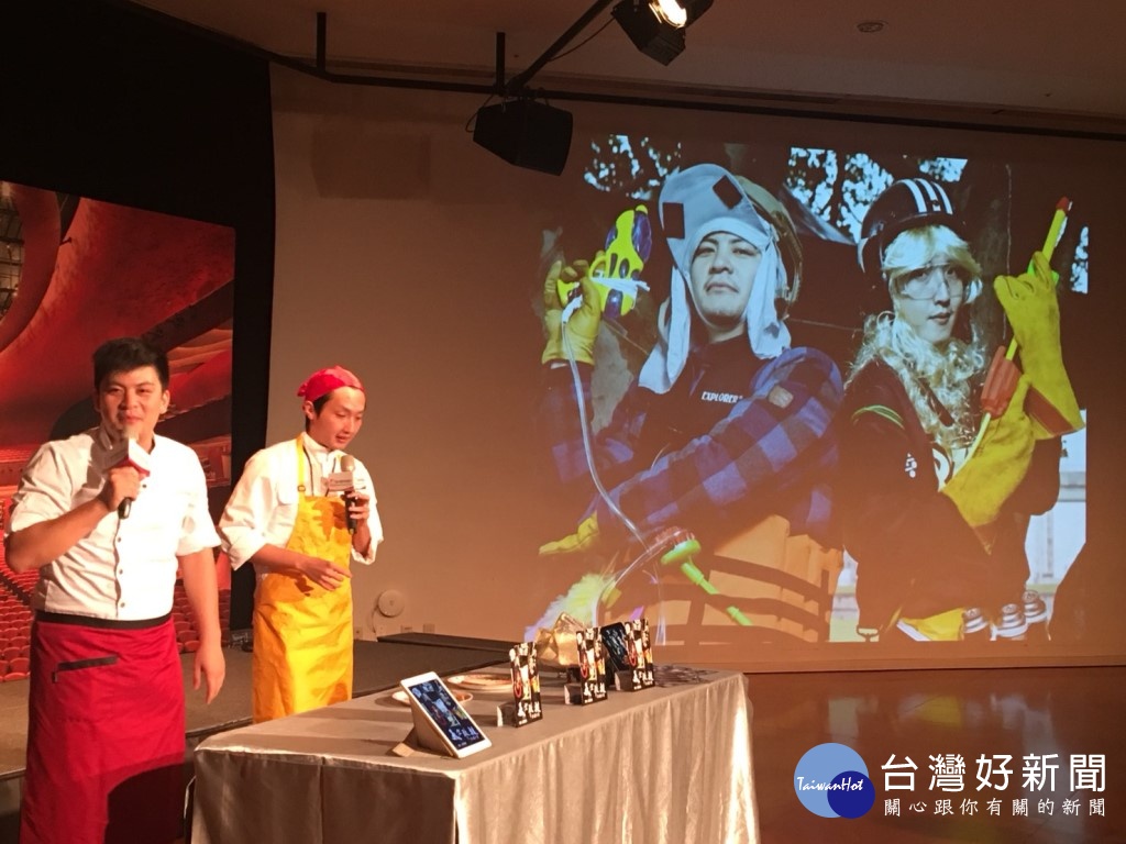 中部的黃建豪與蕭東意組成的嚎哮排演將演出即興喜劇-《太空救援:果頭計畫》