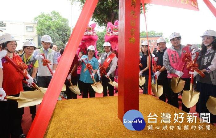 桃園市長鄭文燦，出席「平鎮區公園服務中心開工動土典禮」。