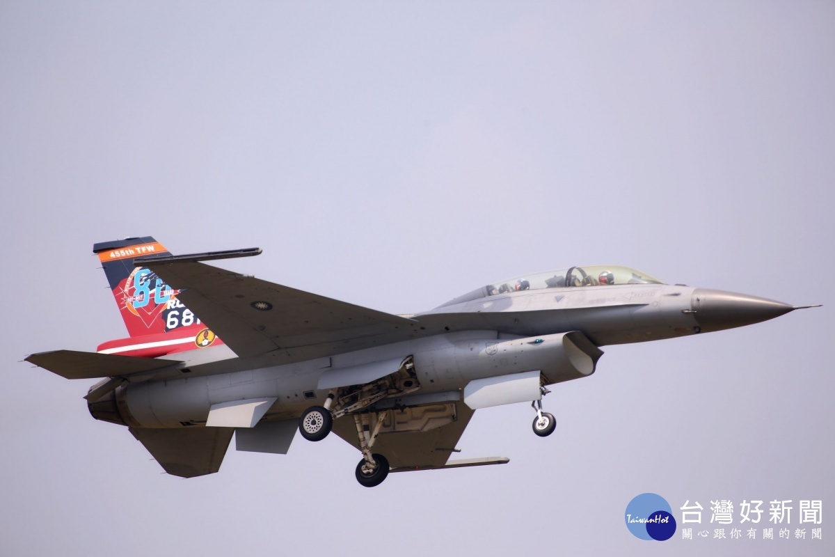 嘉義空軍基地F16(圖/嘉義縣政府提供)