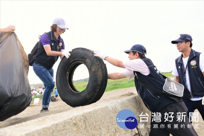 環保局表示，「桃園愛淨灘」已經舉辦了5場，約清出7.3噸海洋廢棄物，成效有目共睹。