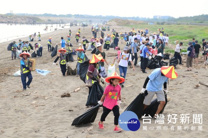 環保局表示,「桃園愛淨灘」已經舉辦了5場,約清出7.3噸海洋廢棄物,成效有目共睹。