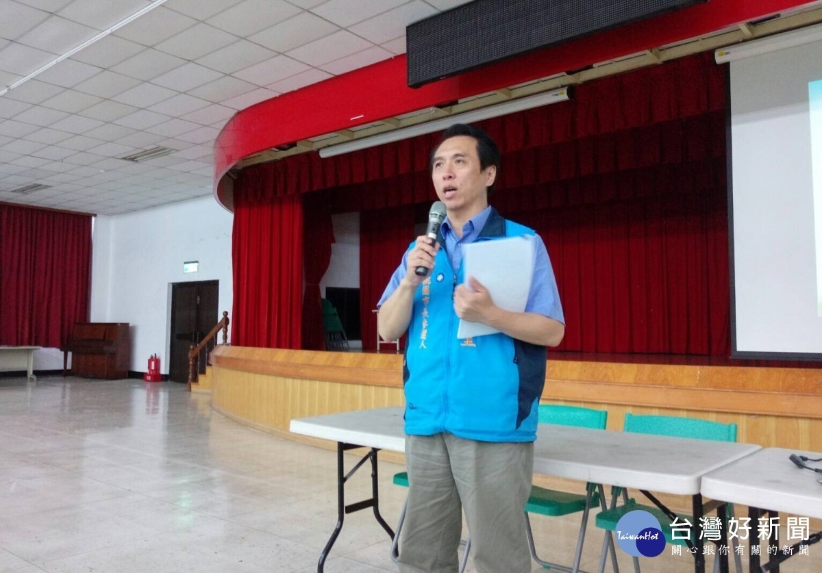 陳學聖強調,當選市長後,會推動配套補助,讓公立與私立收費一致,同時精算市府財政調整育兒333政策