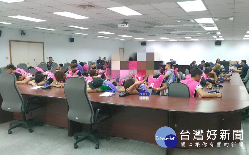 雲林縣警察局運用大數據資料並結合安居專案,報請雲林地檢署檢察官指揮偵辦,破獲外籍人士搖頭轟趴逮捕68人,並起出多項毒品。
