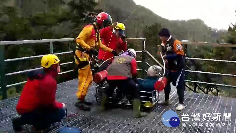 登山 滑落