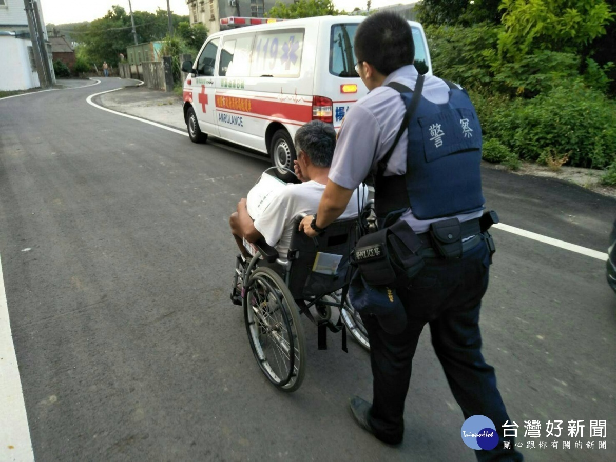 員警百般安撫下，王男情緒才慢慢恢復平穩，打消自殺念頭外，並且要求員警帶他回家。