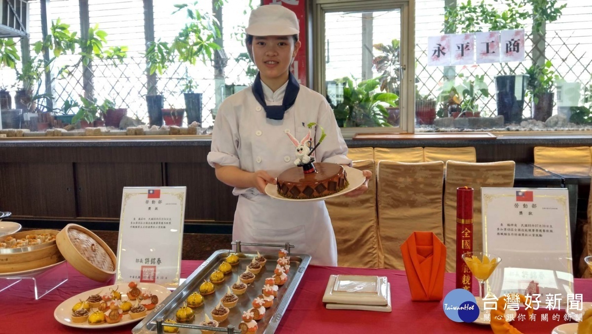 西點製作羅莉吟的強項在於杏仁膏的捏塑,榮獲全國第五名。