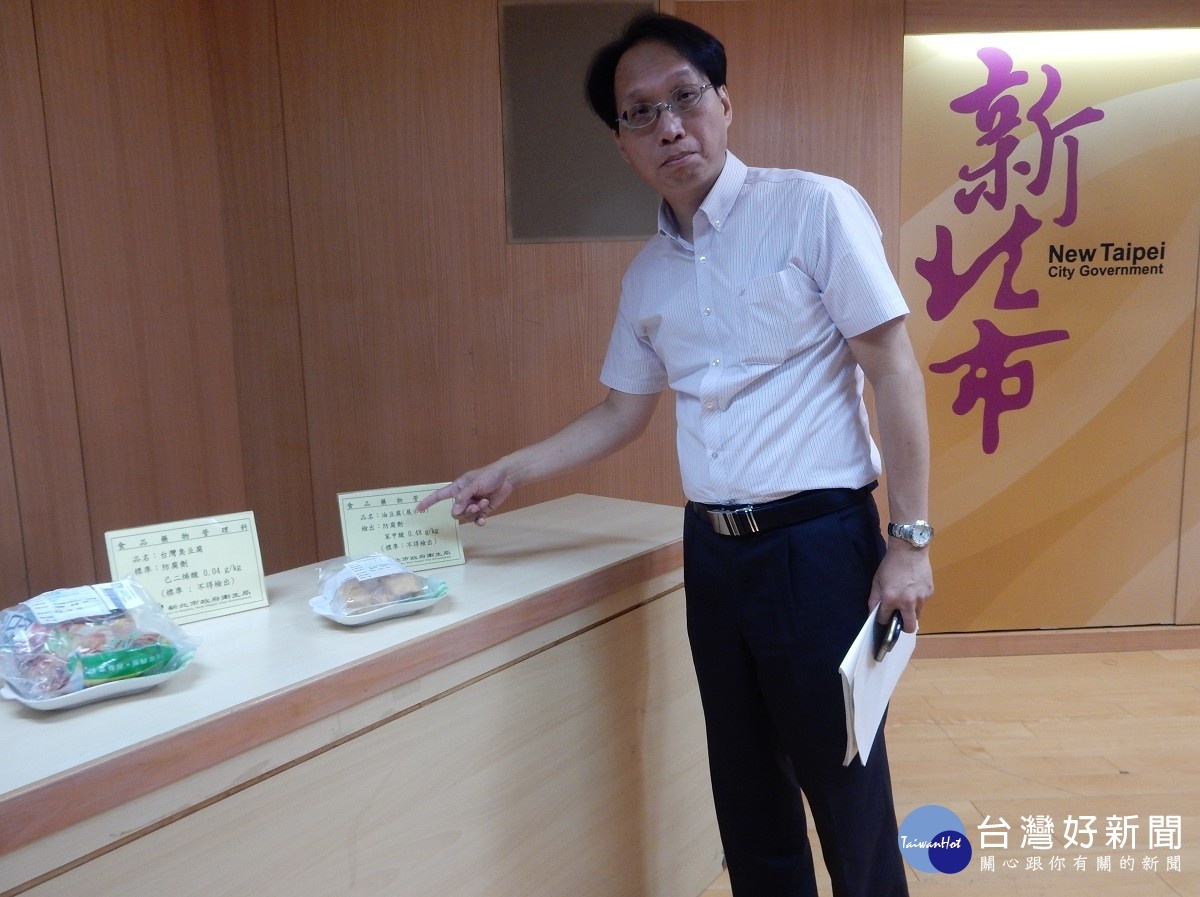 許朝程表示,2種防腐劑雖然都是合法的防腐劑,但不能使用於豆腐類產品上。(圖/記者黃村杉攝)