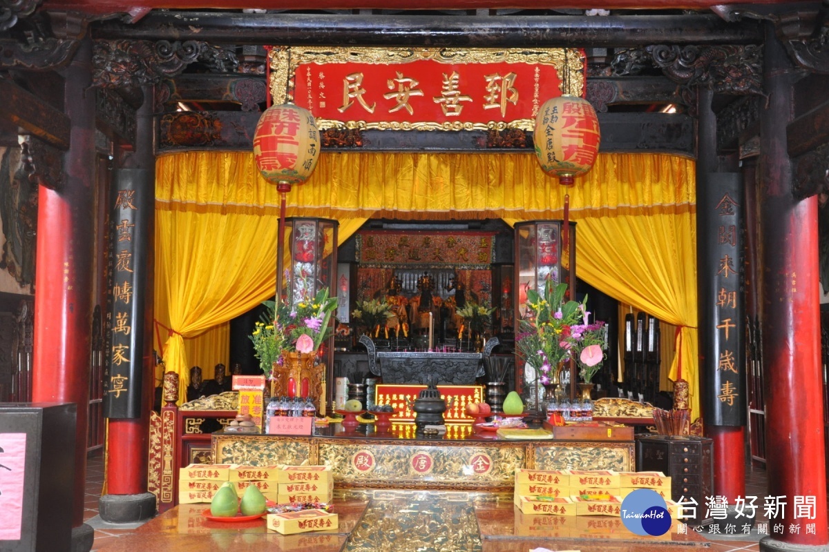 舉辦蕭壟香科的金唐殿為三級古蹟，總統蔡英文致贈的匾額高高掛。