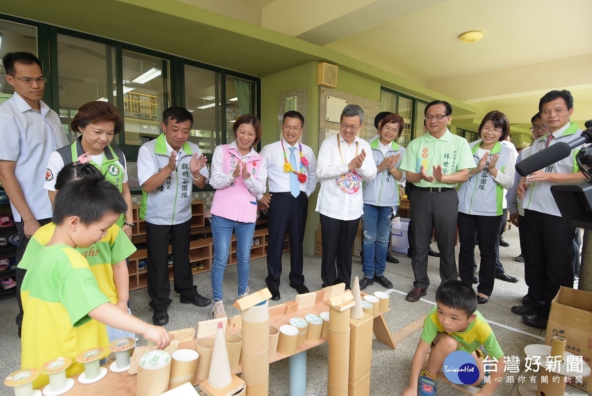 副總統陳建仁視察彰化平和非營利幼兒園遊憩角示範。