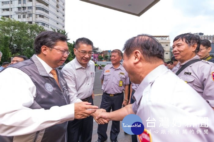 鄭市長表示，市府會與民防團隊持續支持警察，成為警察同仁堅實的後盾。