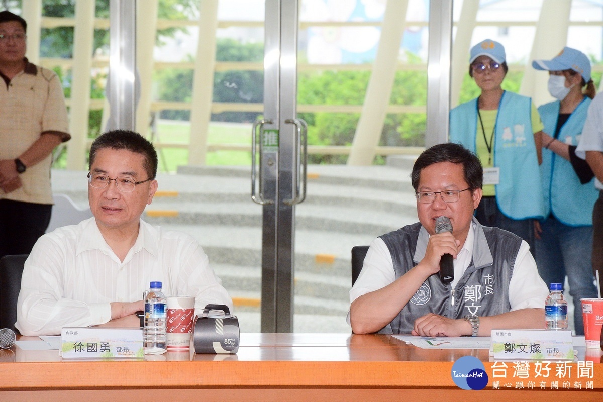 桃園市長鄭文燦陪同內政部長徐國勇訪視桃園北區水資源回收中心,聽取簡報後致詞。