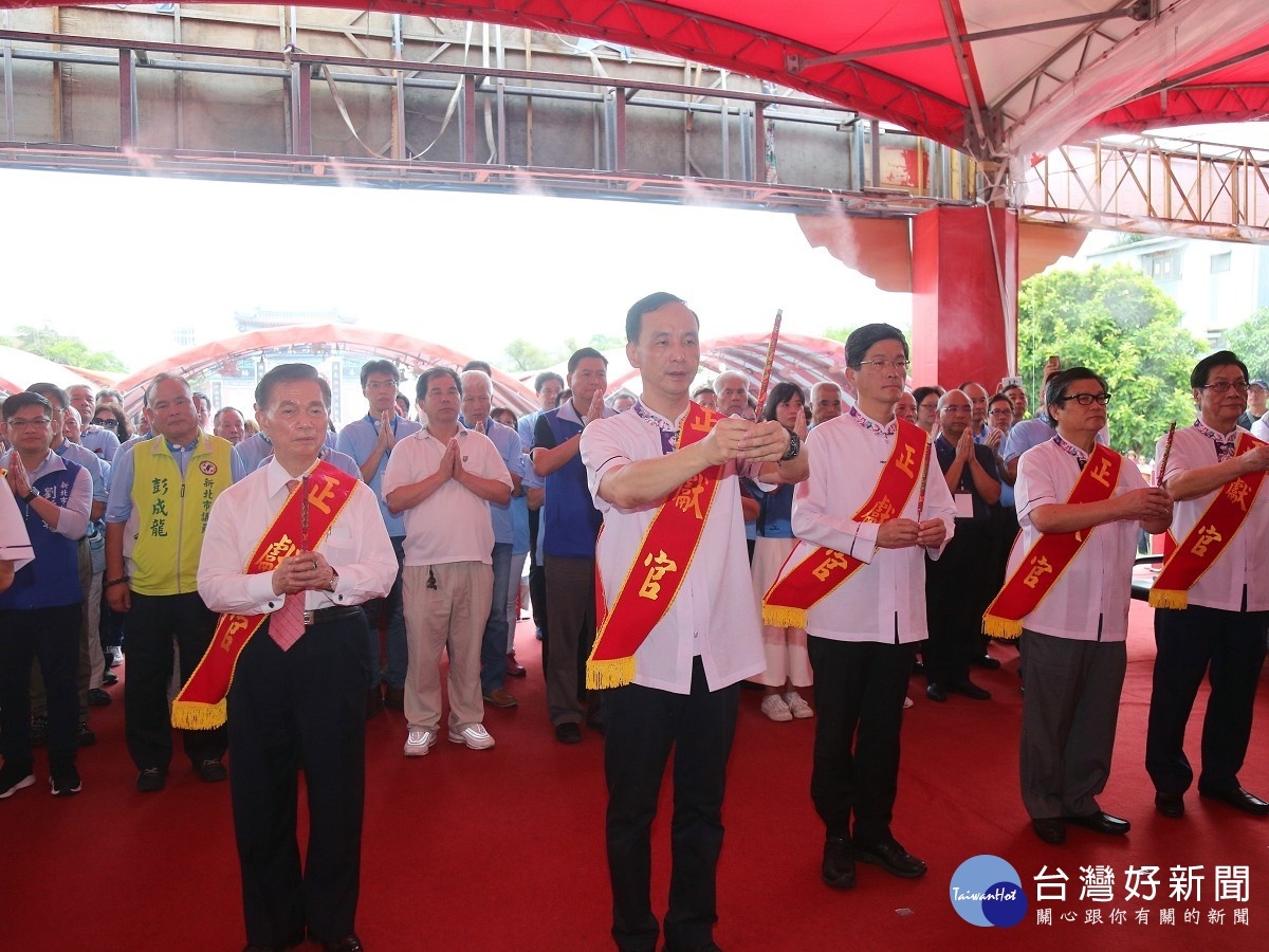 市長朱立倫出席客家義民爺文化節祭祀大典,擔任主祭官祈求風調雨順、國泰民安。(圖/新聞局提供)