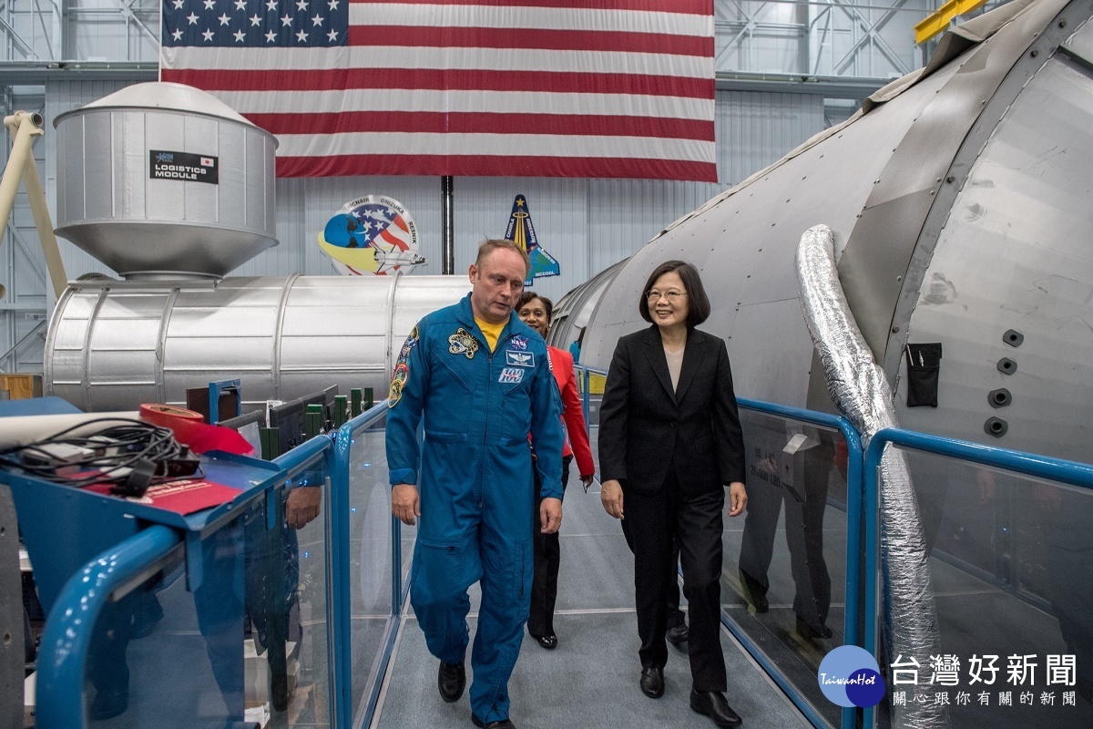 蔡英文在當地時間19日上午造訪美國國家航空暨太空總署（NASA）詹森太空中心（圖／取自蔡英文臉書）
