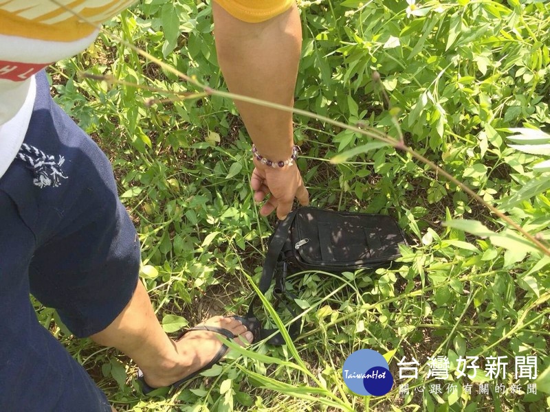 男子竊取他人車牌懸掛,企圖混淆警方辦案,並至市場偷走攤商裝有現金之斜背包,遭警方循線查獲。