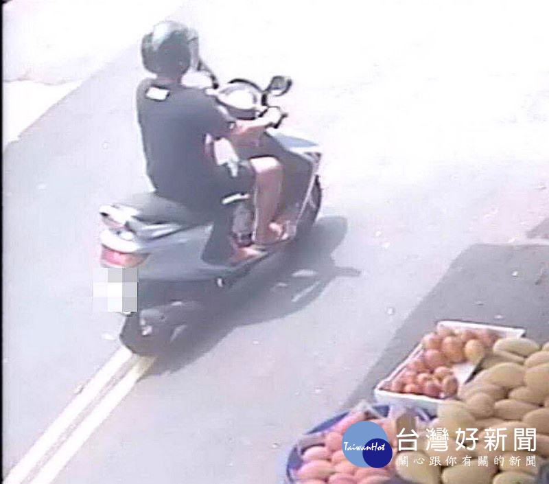 男子竊取他人車牌懸掛,企圖混淆警方辦案,並至市場偷走攤商裝有現金之斜背包,遭警方循線查獲。