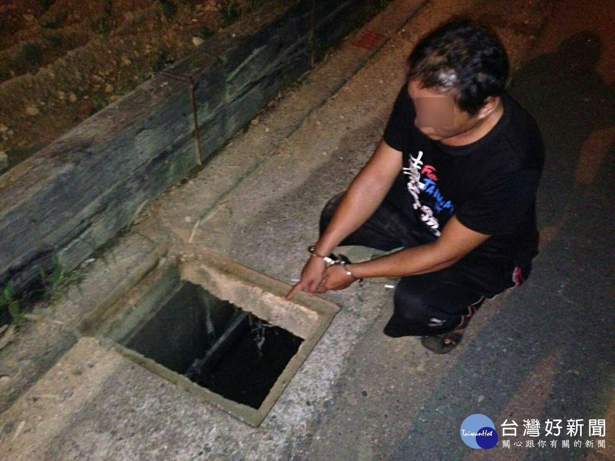 廖姓男子於楊梅區老莊路偷竊鐵質公有水溝蓋。