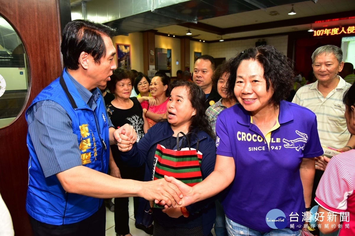 陳學聖出席「入侵紅火蟻防治技術講習會」時,暢談競選的農業政策。