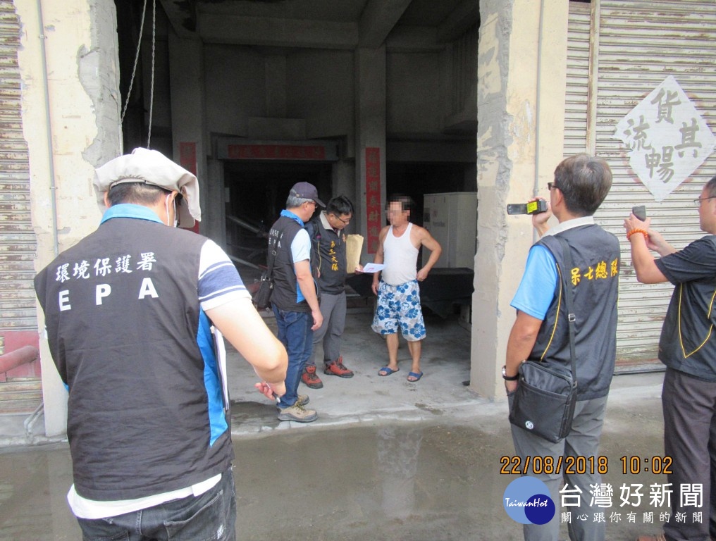 環保署與雲林地檢署、內政部警政署保七總隊、雲林縣環保局及彰化縣環保局共同合作，查獲黑心清潔公司租台鐵穀物倉庫，堆放台塑石化及麥寮汽電產生的燃煤飛灰。（圖／環保署）