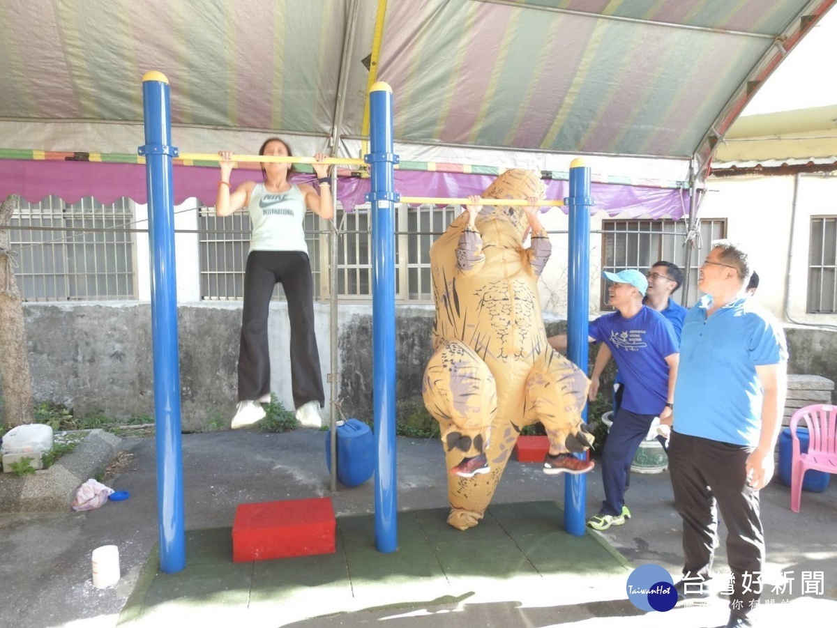 蘆竹分局為鍛練警察同仁體能,倡導員警正當休閒活動,宣導「安居緝毒專案」。