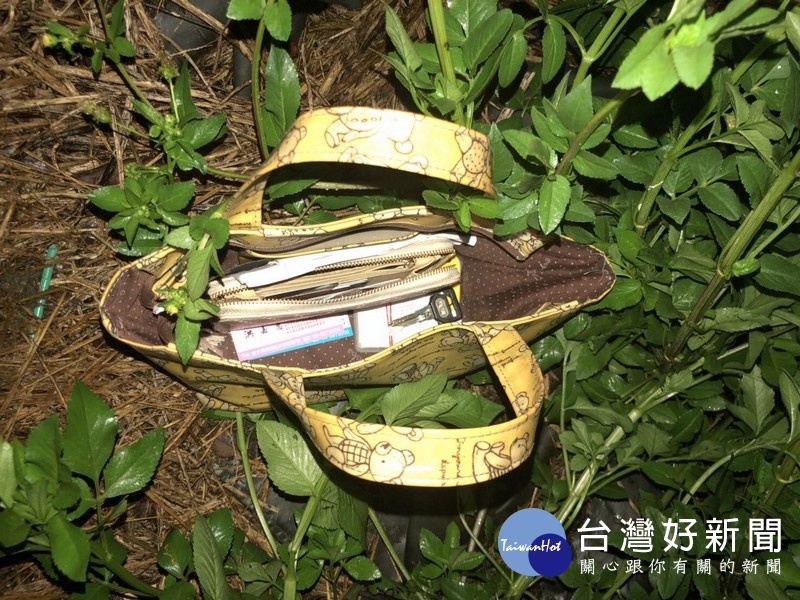 警方透過監視器畫面掌握犯嫌,循線將其逮捕,呼籲民眾小心隨身財物。