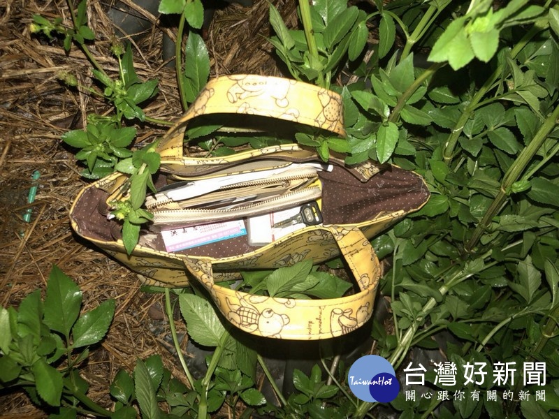 警方透過監視器畫面掌握犯嫌，循線將其逮捕，呼籲民眾小心隨身財物。