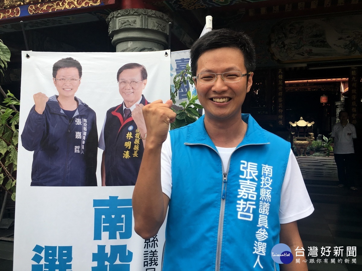 林明溱縣長也肯定張嘉哲的熱誠活力。(記者扶小萍攝)