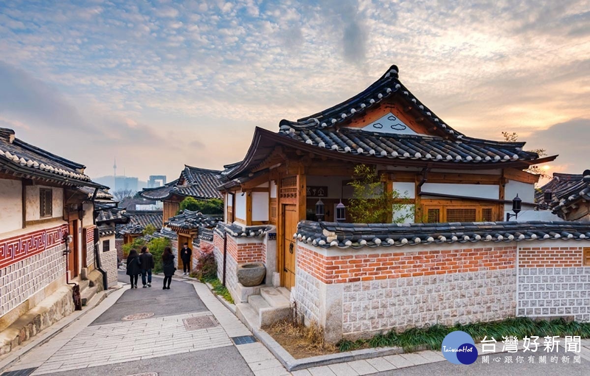 北村韓屋村有600年歷史的傳統居住地區，這裡保留著朝鮮舊式居住房子和巷道，散發最古老的朝鮮氣息。（圖／喜鴻假期提供）