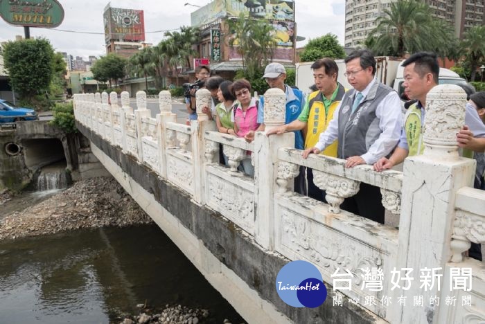 桃園市長鄭文燦前往蘆竹區錦中里活動中心旁,視察桃園市蘆竹區大坑溪河道疏濬工程