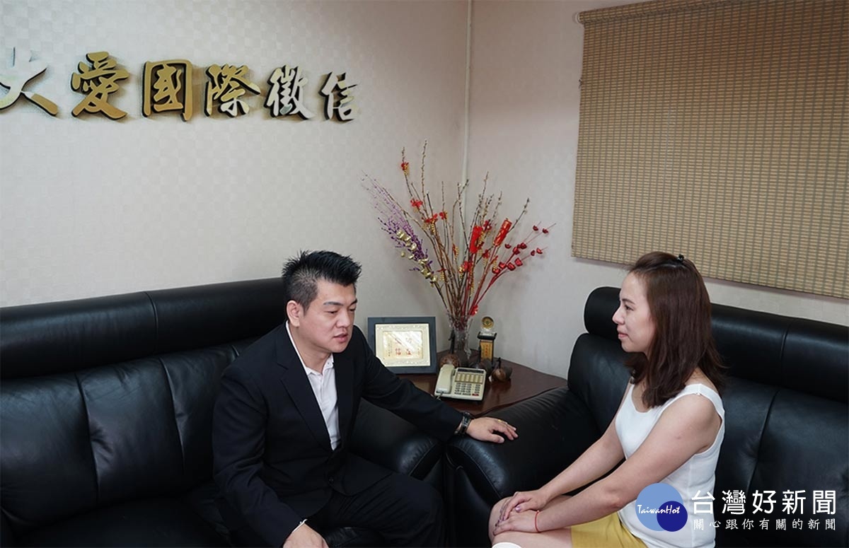 黃姓正妹請徵信社友人協助調查。(圖/大愛徵信社提供)