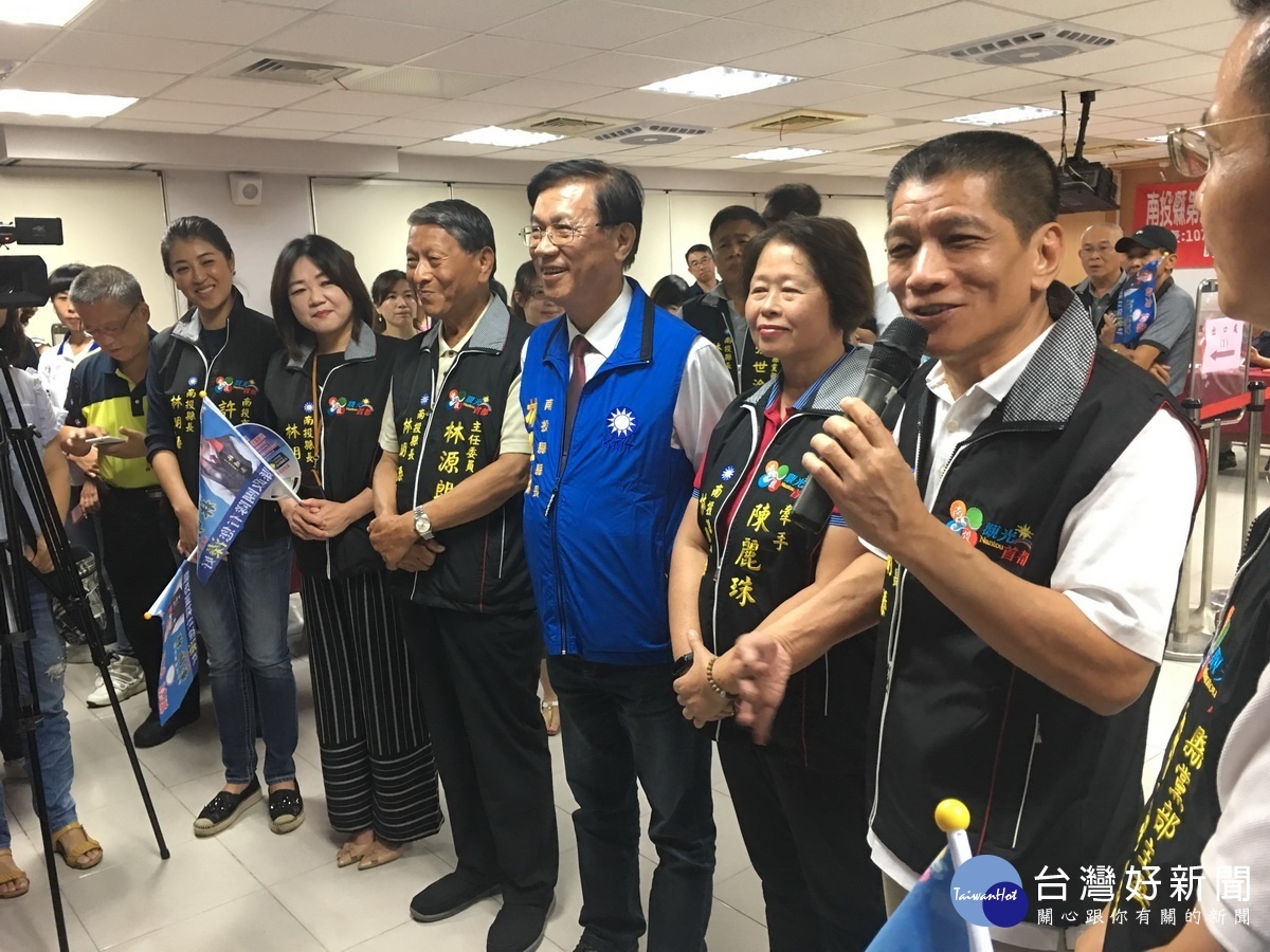 何勝豐議長請鄉親讓林明溱滿意度破七成。(記者扶小萍攝)